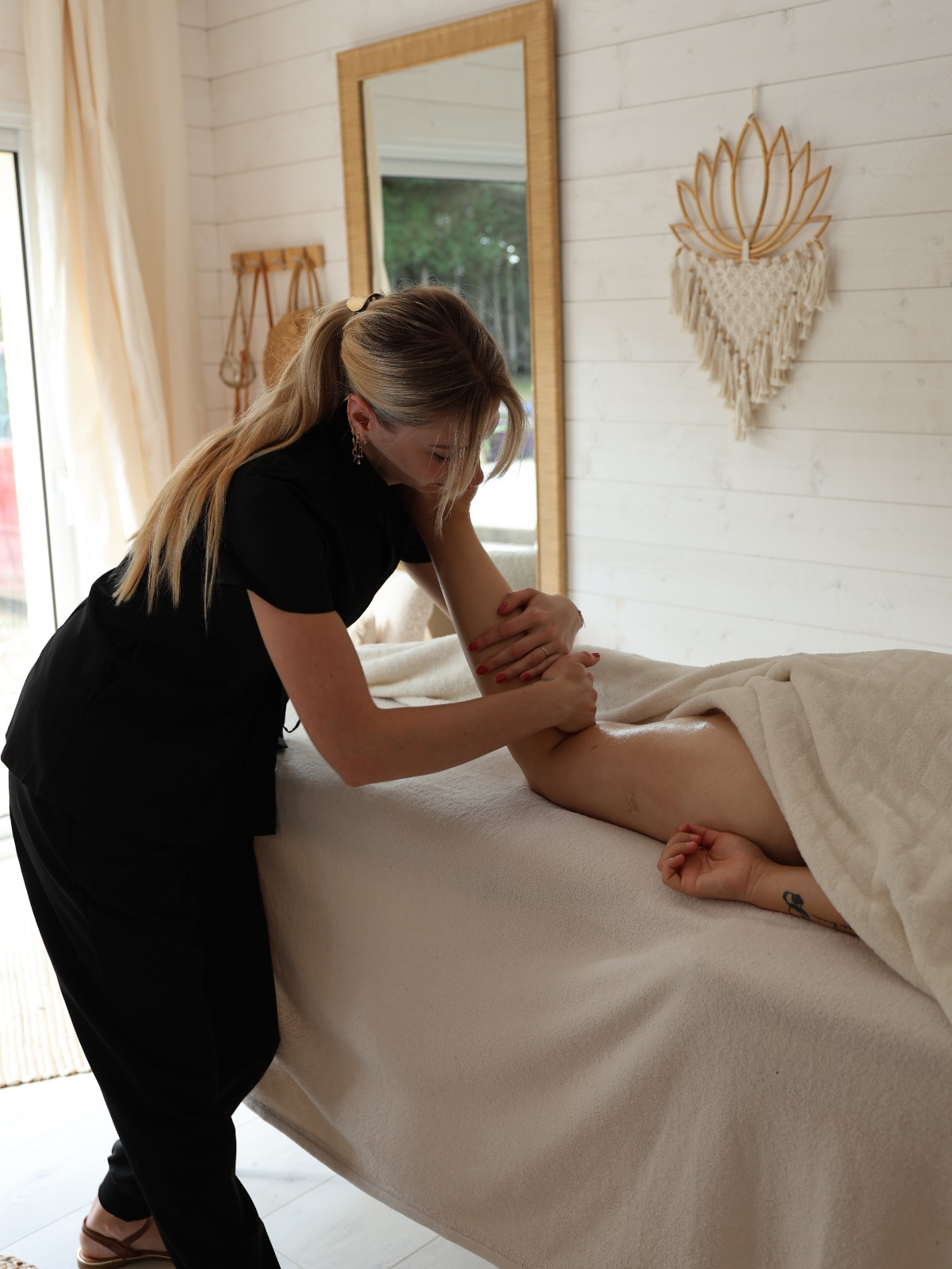 Massage des jambes dans la cabine