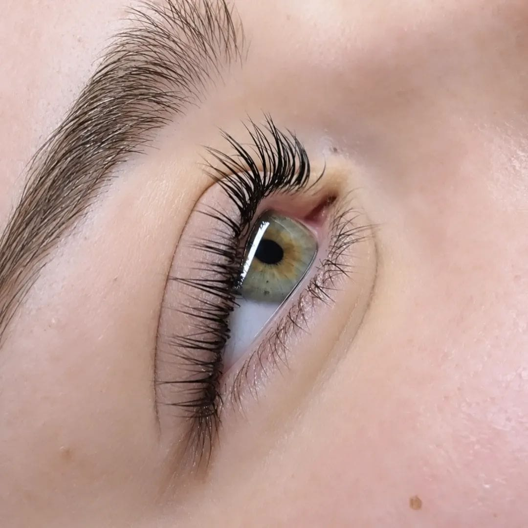 Rehaussement de cils, effet courbe naturel