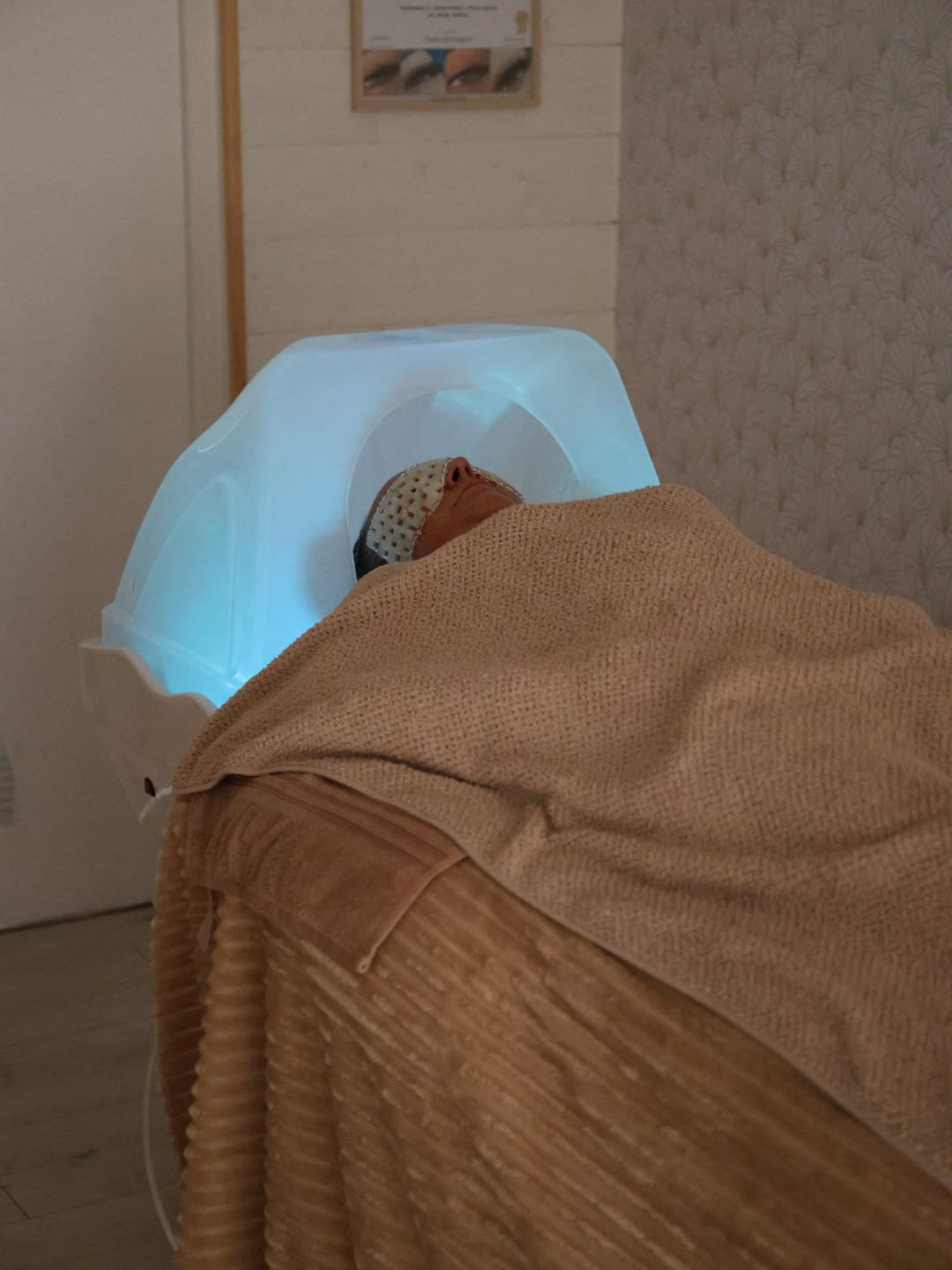 Détente sous la lumière douce du head spa
