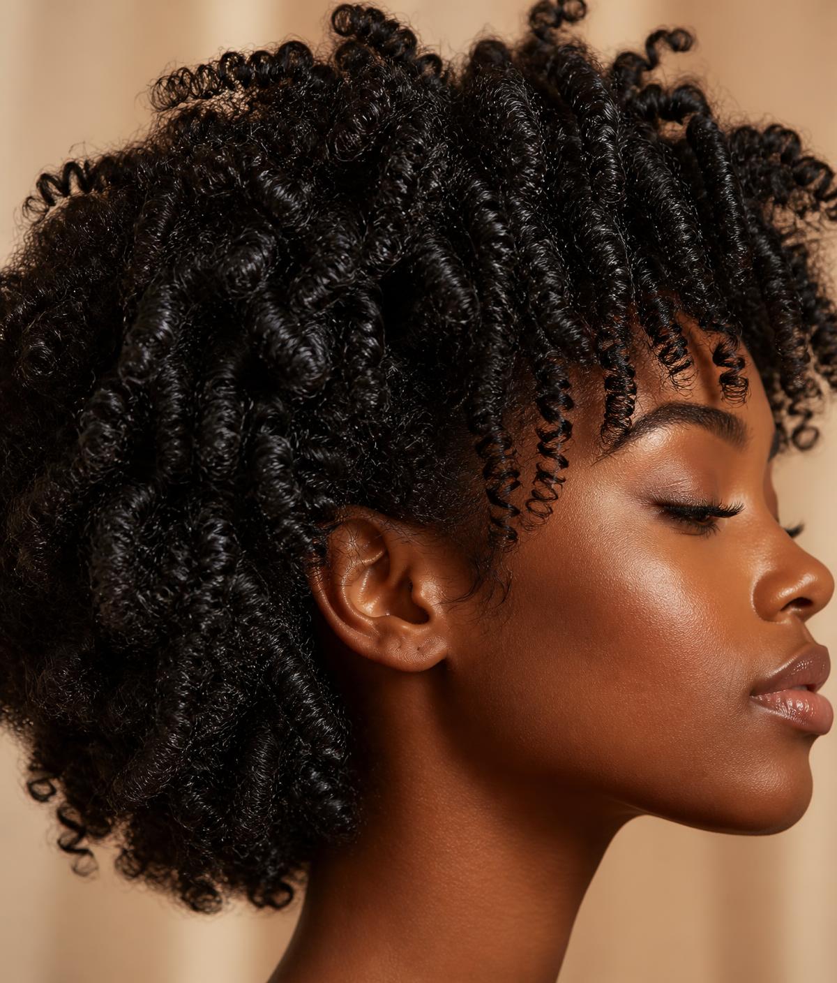 Cheveux texturés définis et brillants